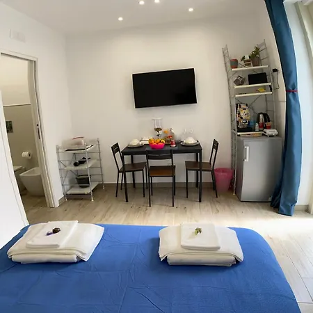 Giomartrooms Nocleg ze śniadaniem Torre Annunziata
